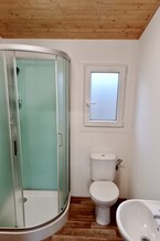 mobilheim celoroční koupelna